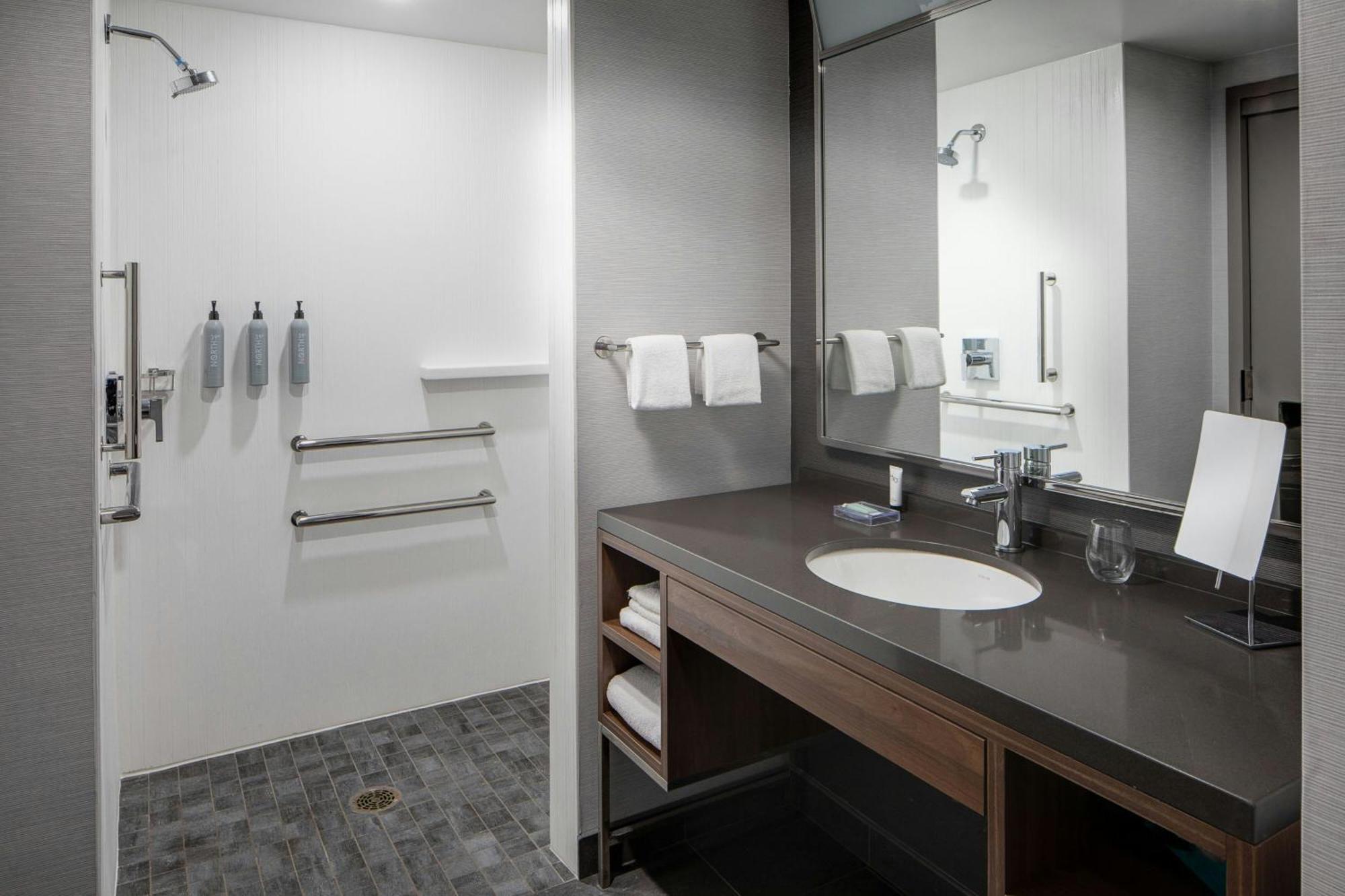 คอร์ตยาร์ด ชิคาโก ดาวน์ทาวน์/ริเวอร์ นอร์ท Hotel ภายนอก รูปภาพ