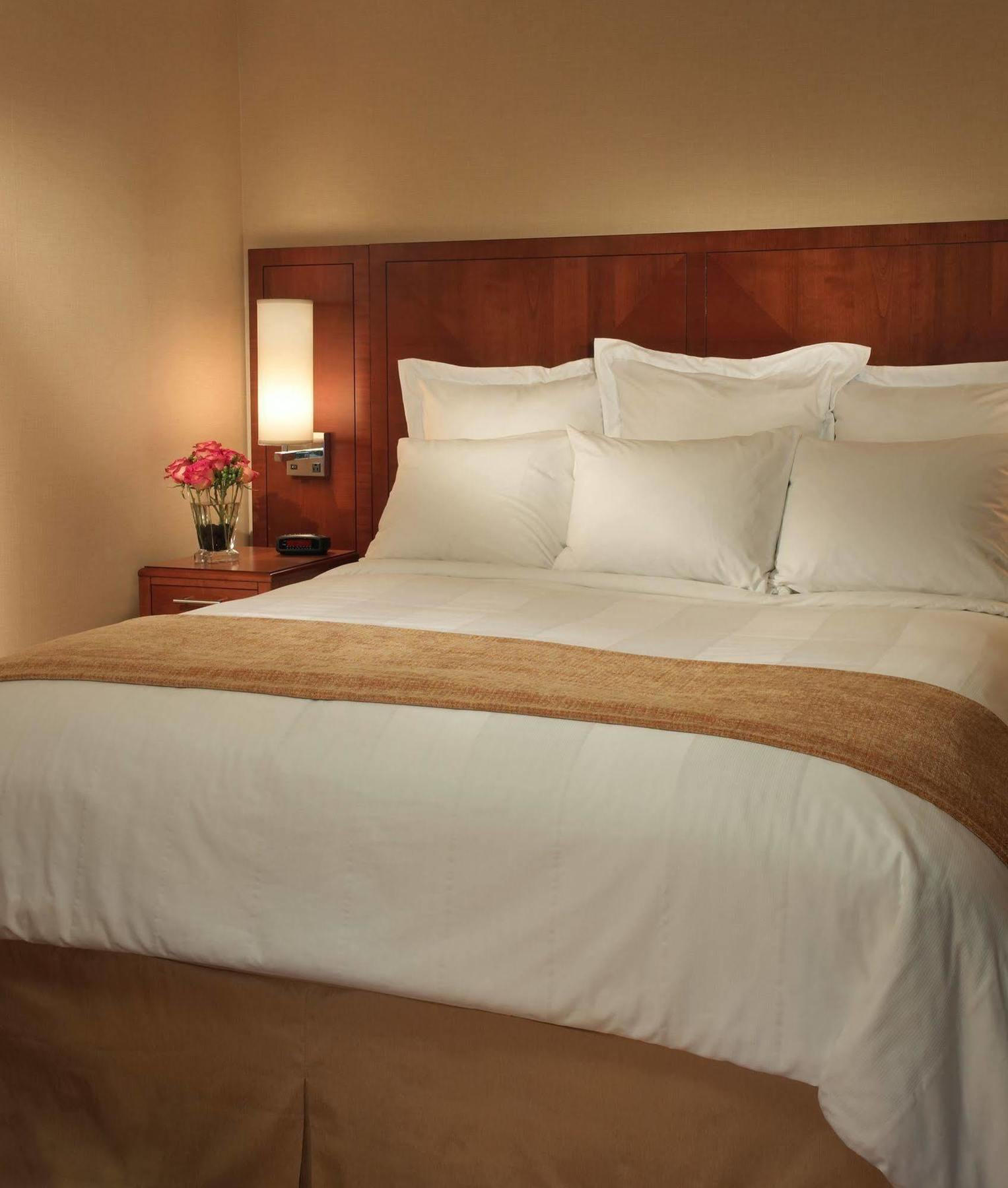 คอร์ตยาร์ด ชิคาโก ดาวน์ทาวน์/ริเวอร์ นอร์ท Hotel ภายนอก รูปภาพ